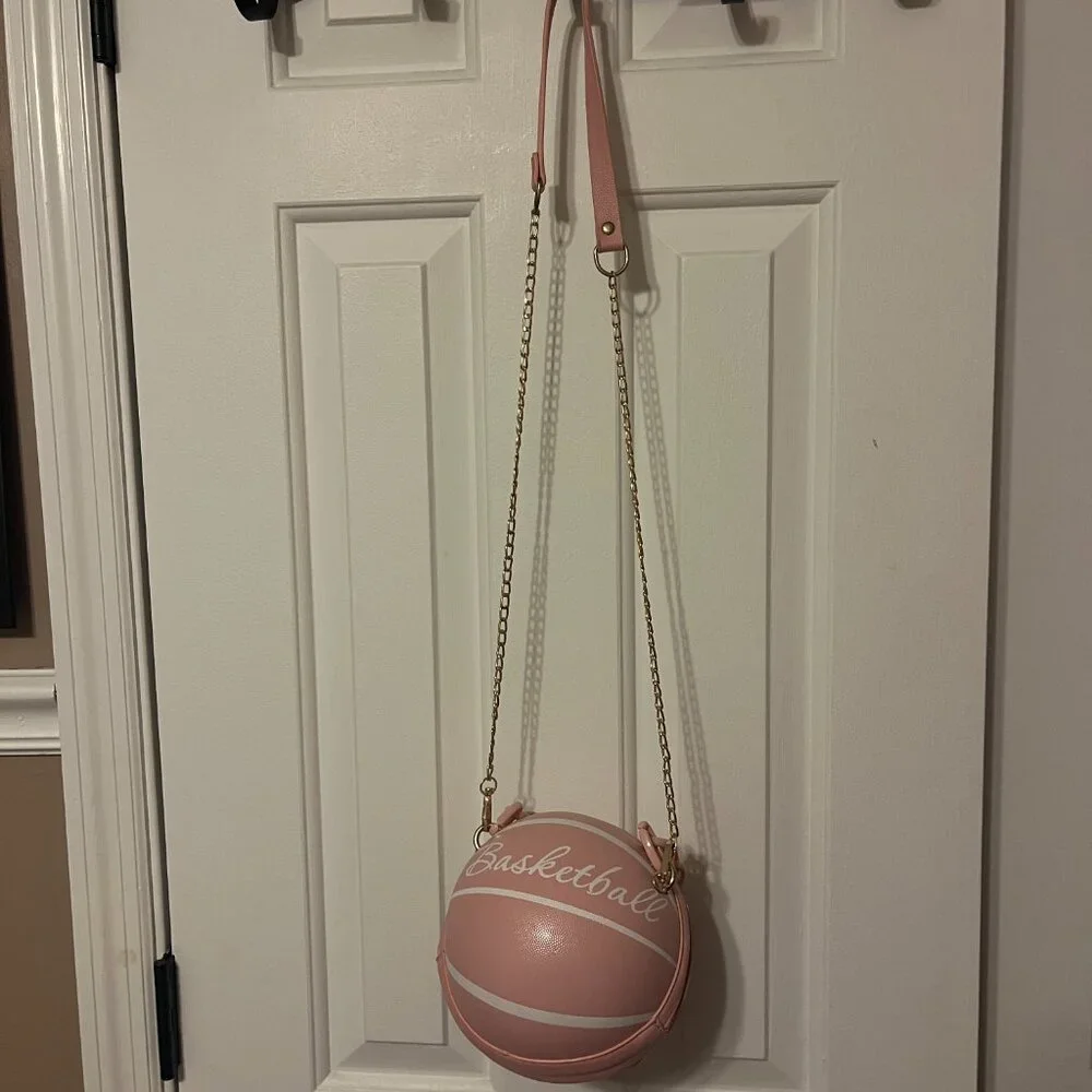 Adorable pink round basketball purse - Picture 2 of 10